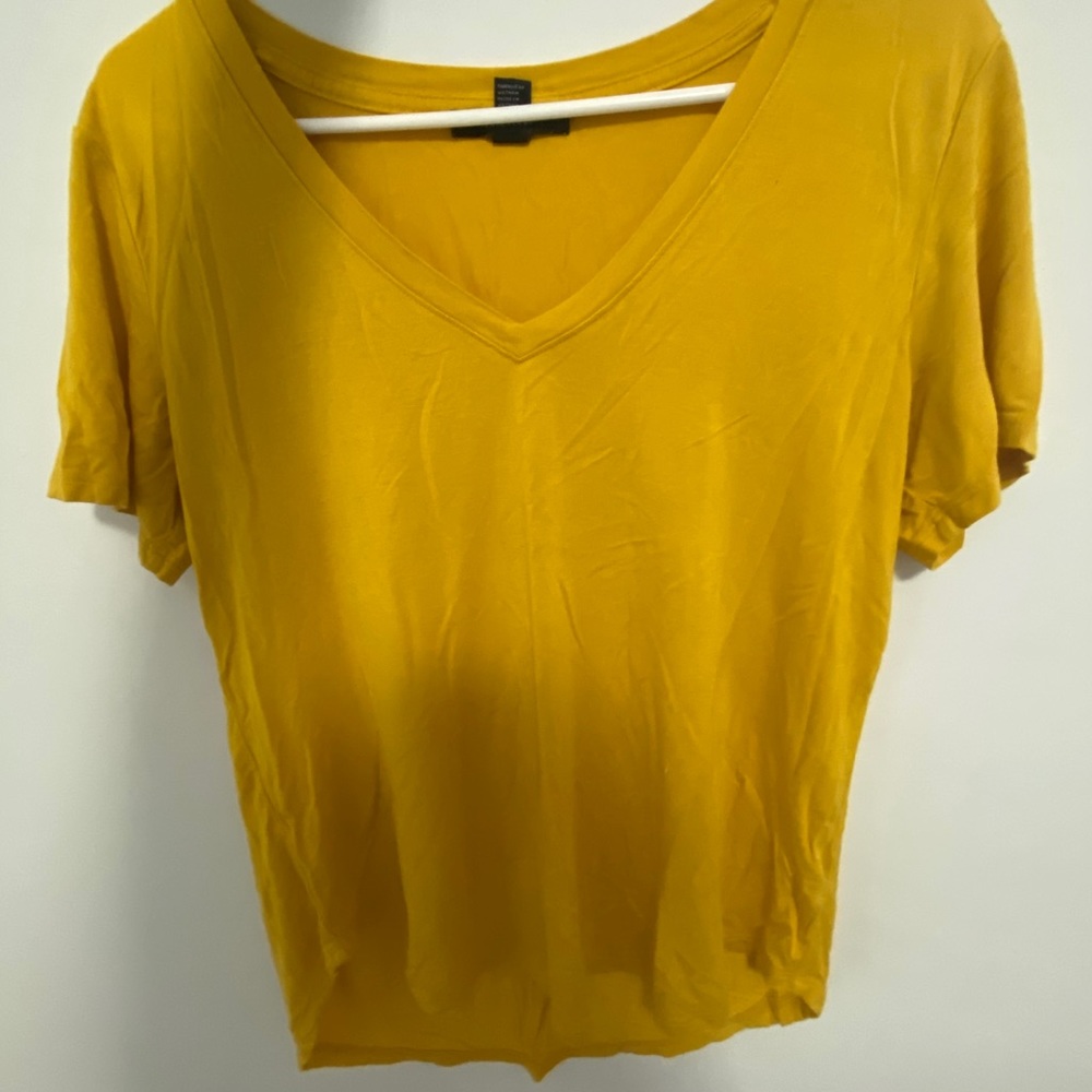 Basic yellow tshirt